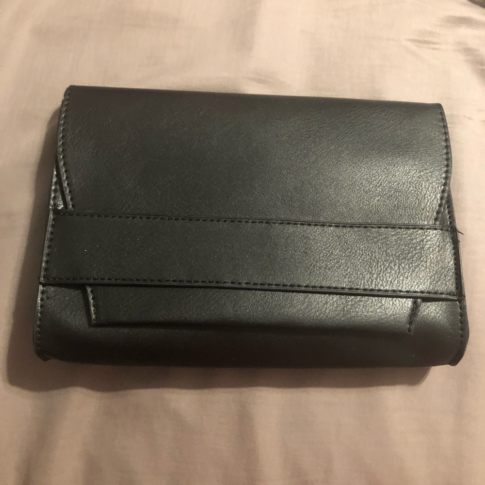 Black clutch